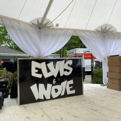 Elvis-DJ-booth