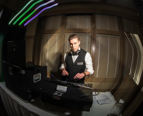 How to Choose the Right DJ for Your Wedding