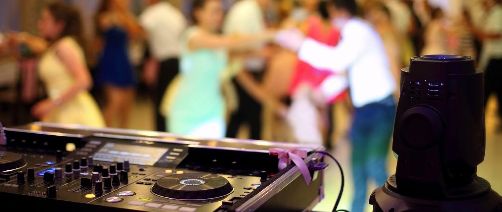 Ensuring a Packed Dance Floor at your Wedding
